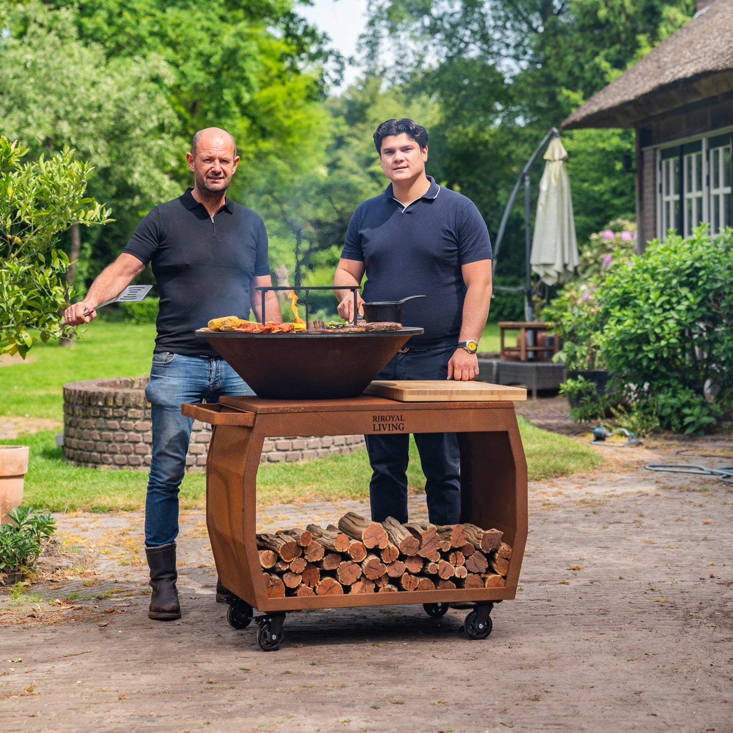 BBQ Plancha Grill Big Jack Corten stål 2.0 - Med lock och vedförvaring