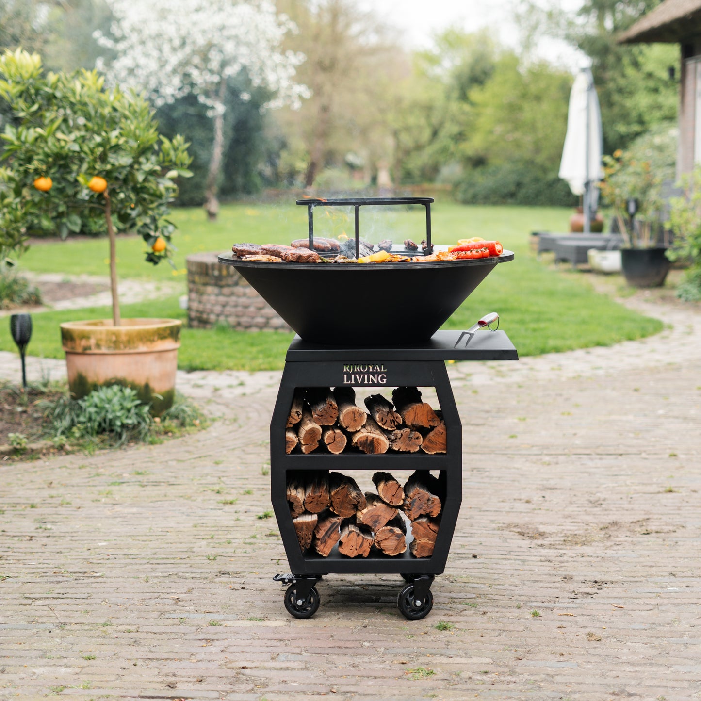 BBQ Plancha Grill Compañero XXL Blackline - With poker and wood storage Ø80cm