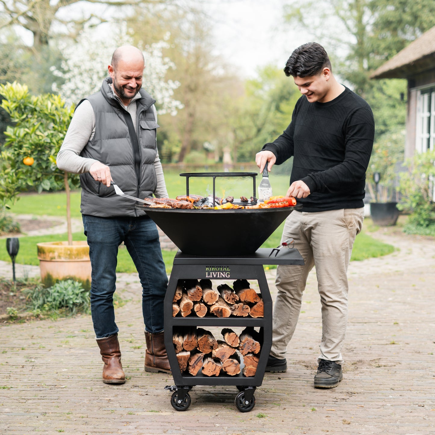 BBQ Plancha Grill Compañero XXL Blackline - With poker and wood storage Ø80cm