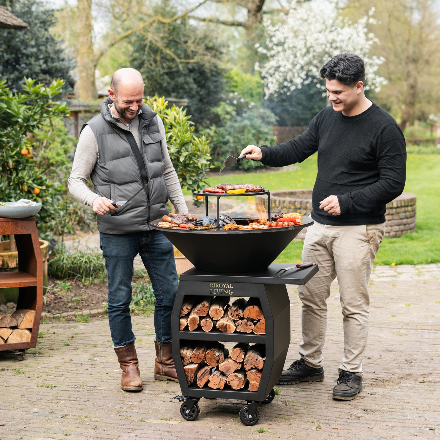 BBQ Plancha Grill Compañero XXL Blackline - With poker and wood storage Ø80cm