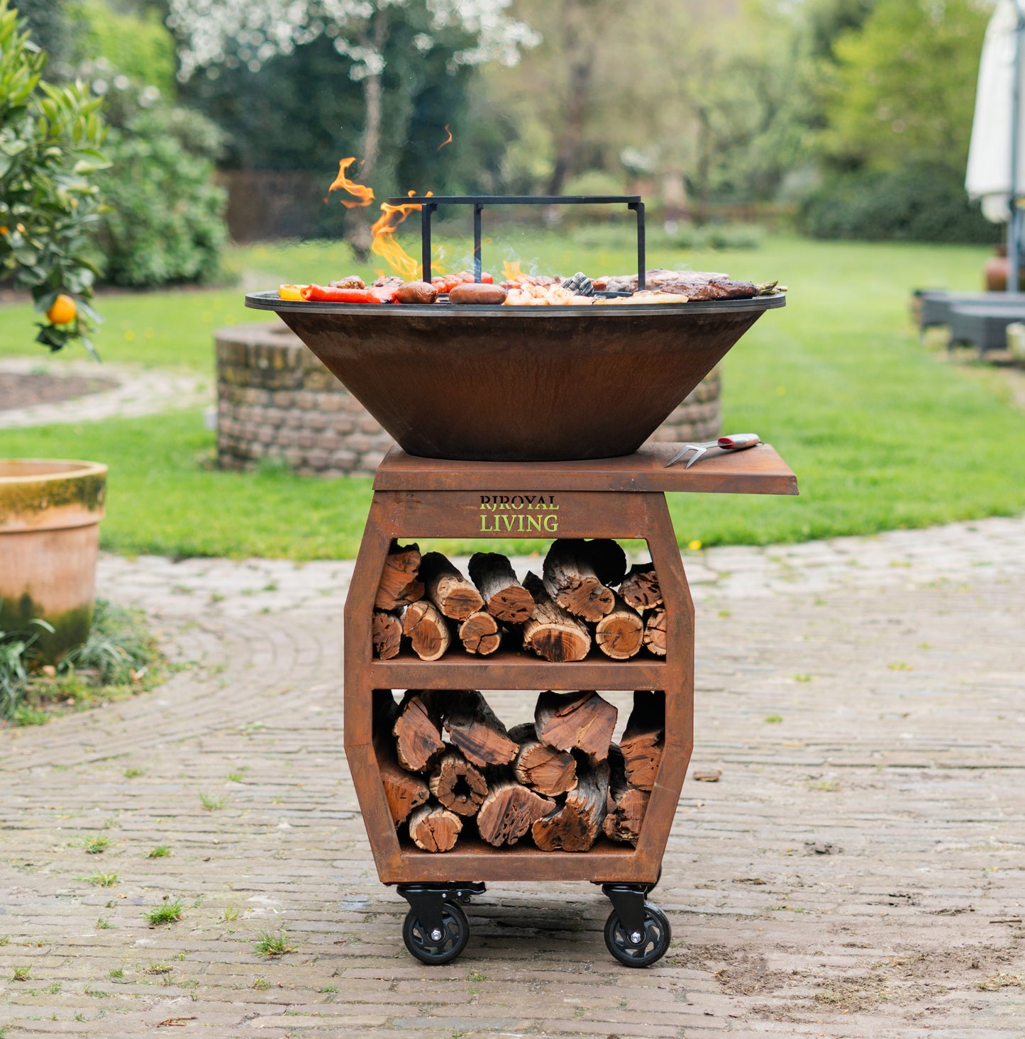 BBQ Plancha Grill Compañero XXL Corten steel - With poker and wood storage Ø80cm