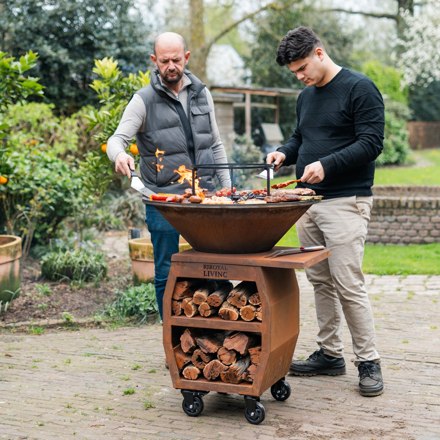 BBQ Plancha Grill Compañero XXL Corten steel - With poker and wood storage Ø80cm