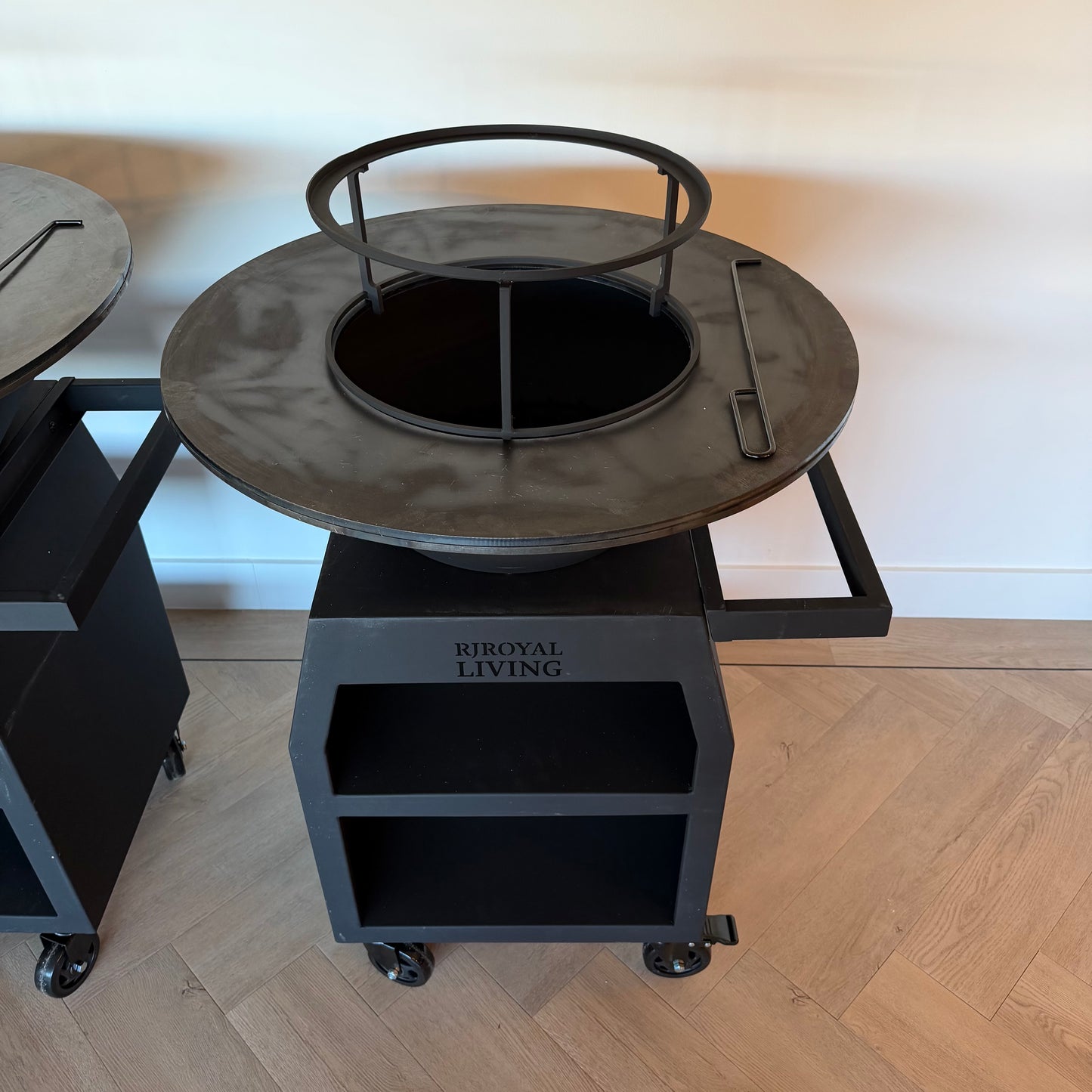 BBQ Plancha Grill Maestro Ø70cm Blackline - With large wheels and wood storage