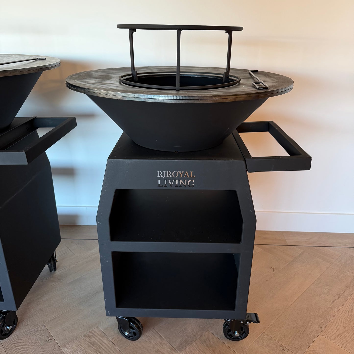 BBQ Plancha Grill Maestro Ø70cm Blackline - With large wheels and wood storage