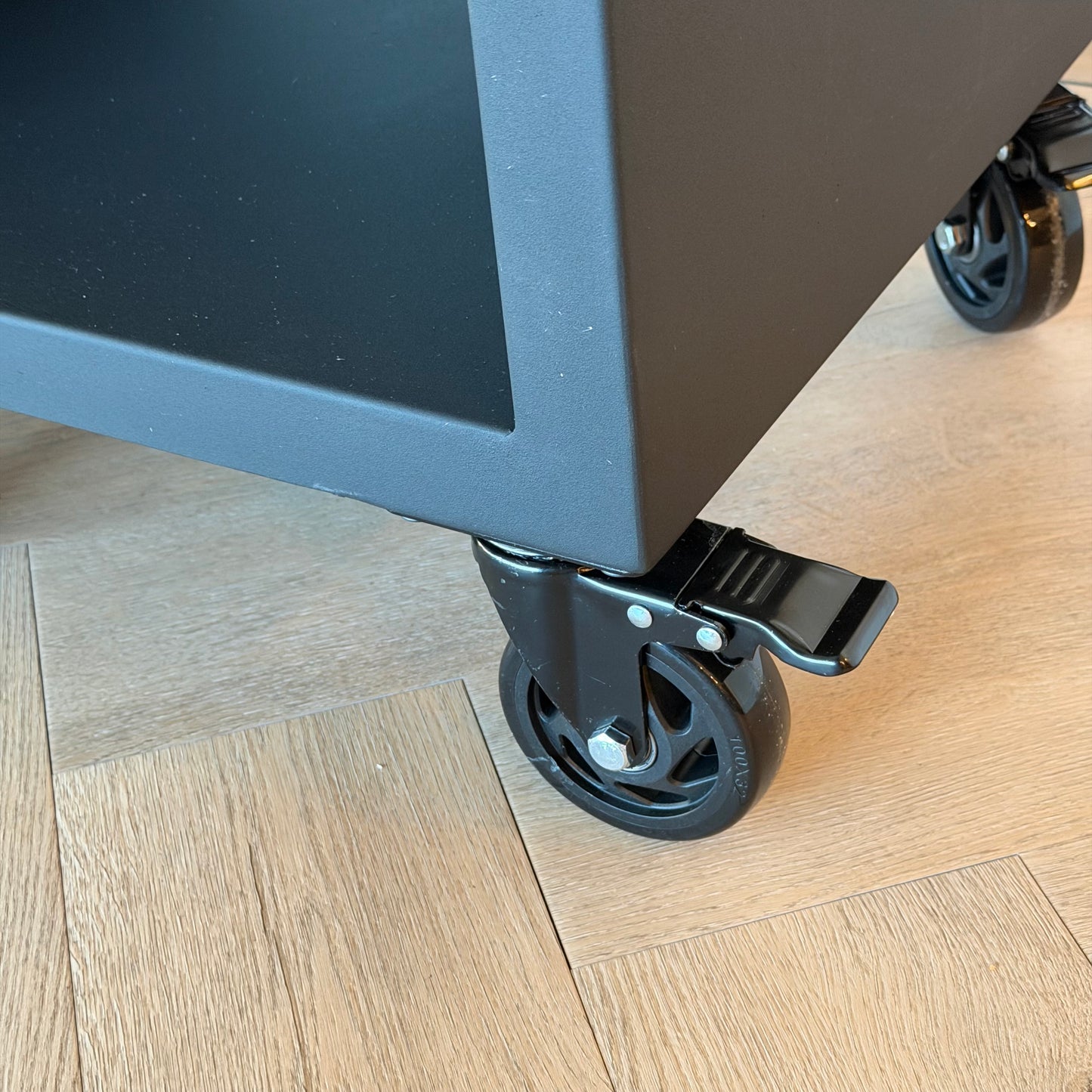 BBQ Plancha Grill Maestro Ø70cm Blackline - With large wheels and wood storage