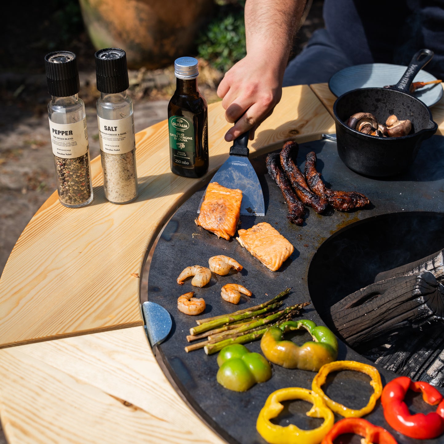 BBQ Plancha Grill Brasero Corten steel fire pit with Cooking plate Ø80cm and Mesa (wooden ring) large wheels, wood storage