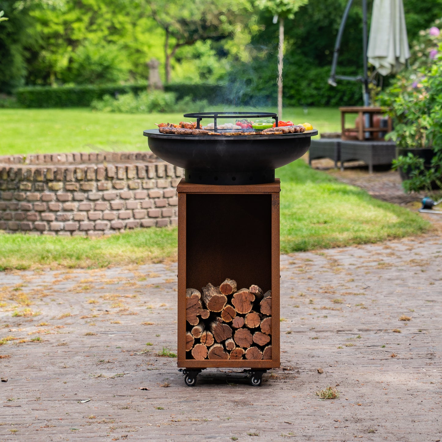 BBQ Plancha Grill Blackline Corten steel 8mm Camarada 2.0 - With poker and wood storage Ø70cm