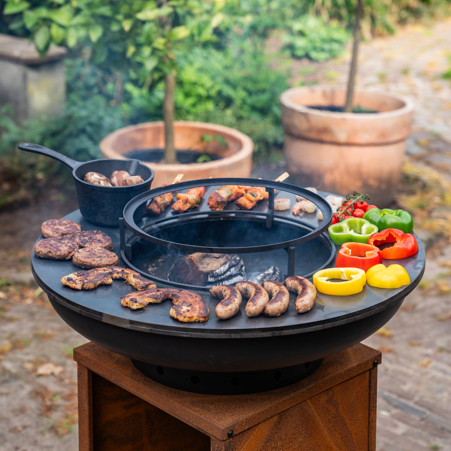 BBQ Plancha Grill Blackline Corten steel 8mm Camarada 2.0 - With poker and wood storage Ø70cm