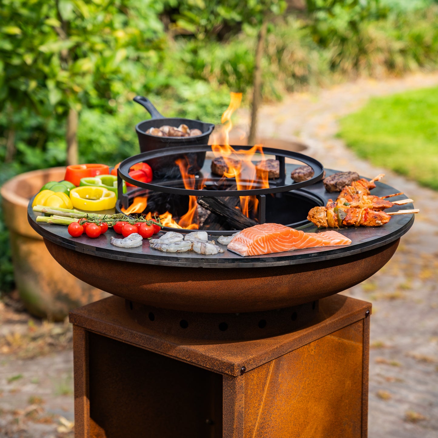 BBQ Plancha Grill Corten steel 8mm Camarada 2.0 - With poker and wood storage Ø70cm