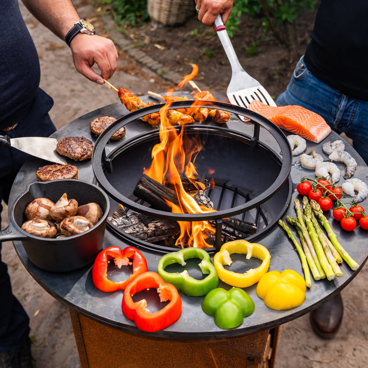 BBQ Plancha Grill Corten steel 8mm Camarada 2.0 - With poker and wood storage Ø70cm
