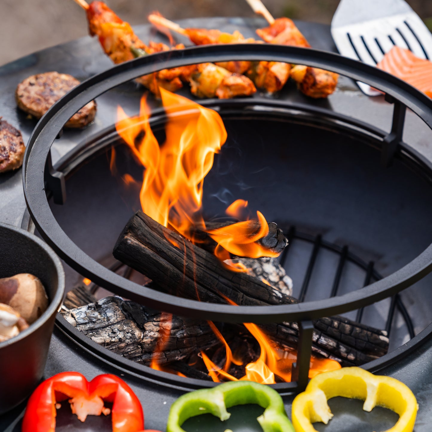 BBQ Plancha Grill Corten steel 8mm Camarada 2.0 - With poker and wood storage Ø70cm