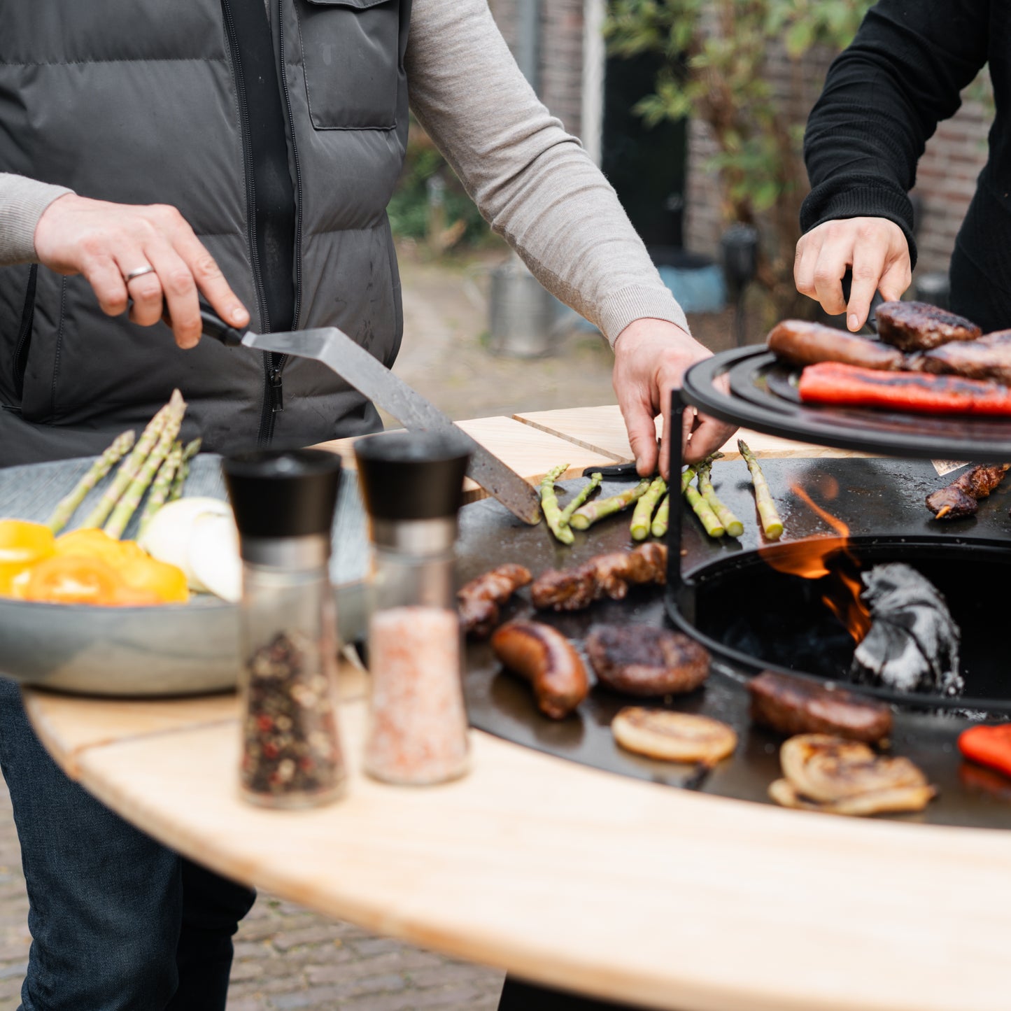 BBQ Plancha Grill Compañero XXL Blackline 2.0 - With wooden ring Plancha Mesa