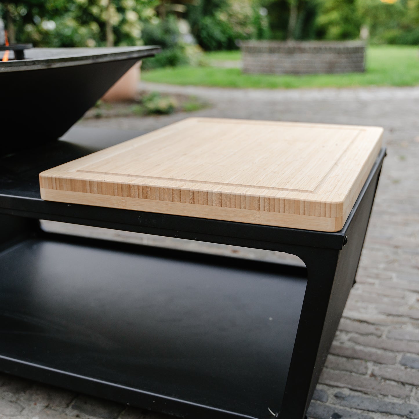 BBQ Plancha Grill Compañía - with cover and wood storage 60Ø - With cutting board