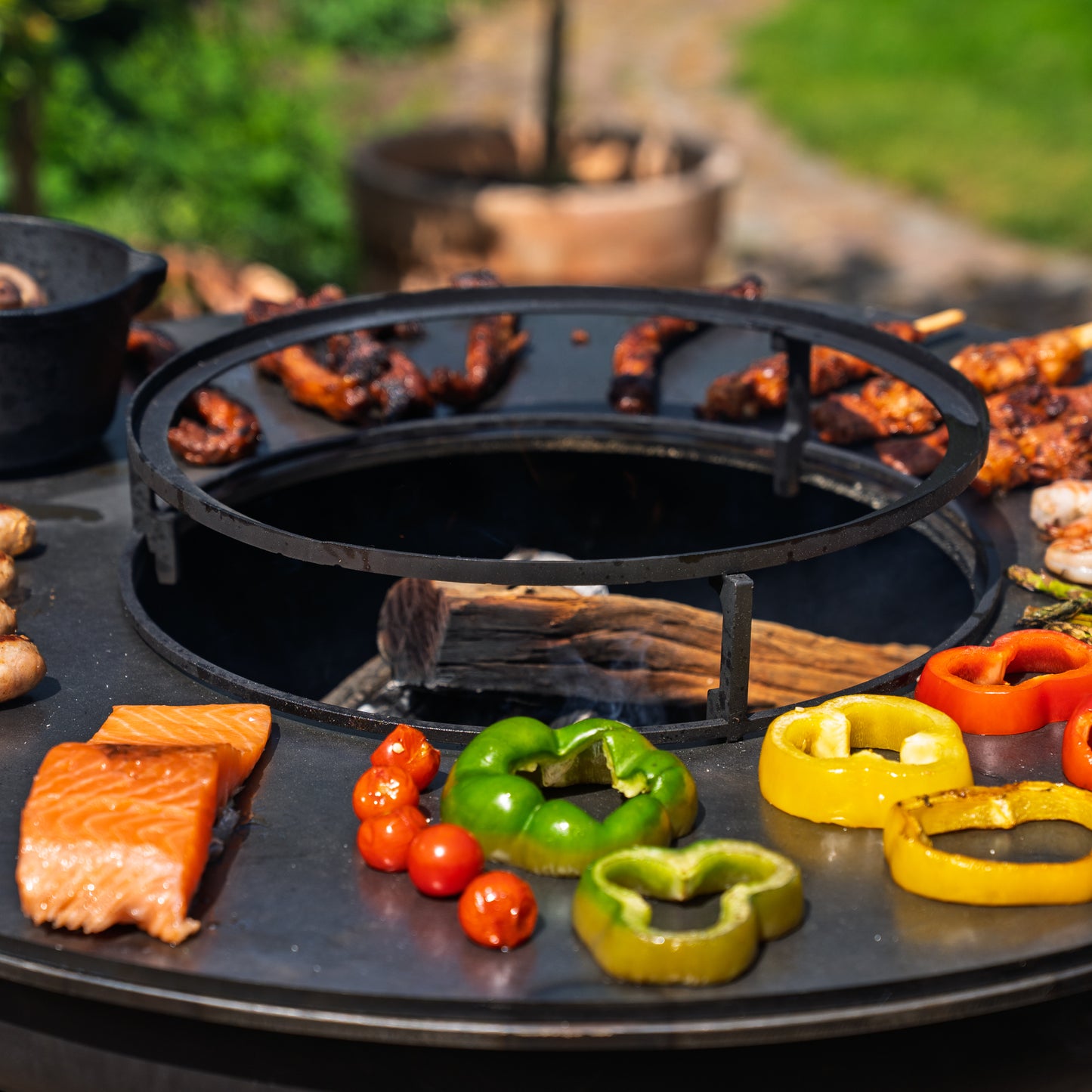 BBQ Plancha Grill Hermano XXL Blackline - With poker and wood storage Ø80cm 8mm