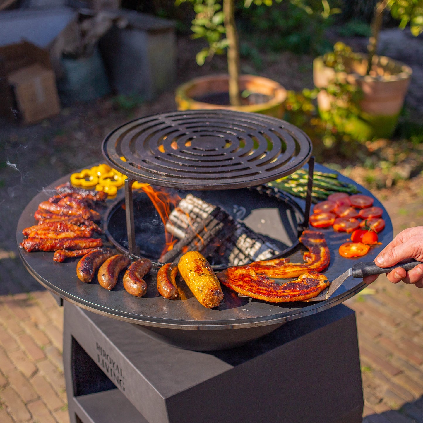BBQ Plancha Grill Maestro Ø70cm Blackline - With large wheels and wood storage
