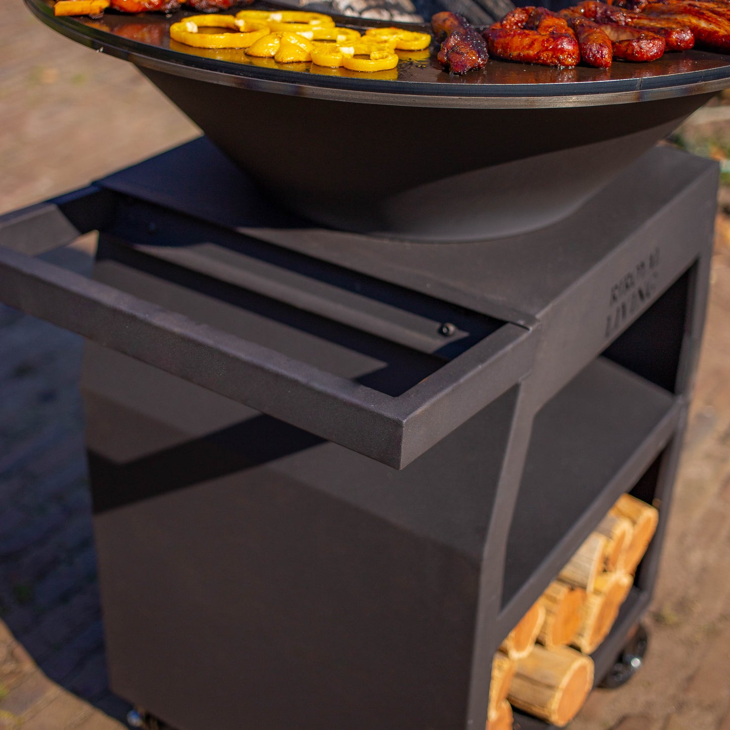 BBQ Plancha Grill Maestro Ø70cm Blackline - With large wheels and wood storage
