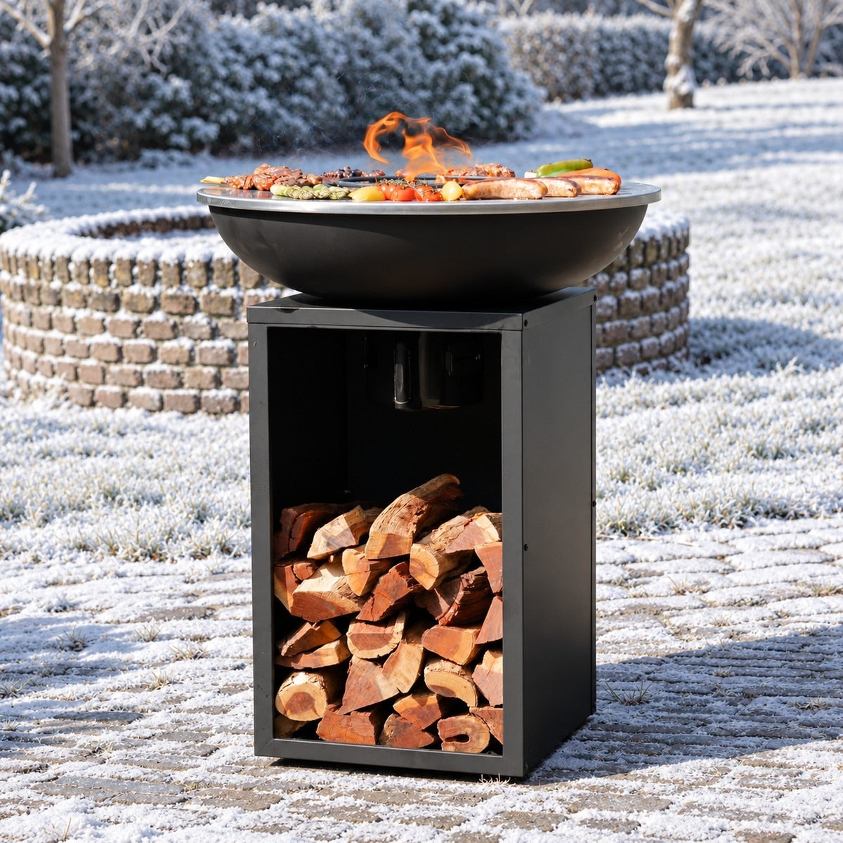 BBQ Plancha Grill Amigo - With cover and wood storage Ø67cm — winter setting