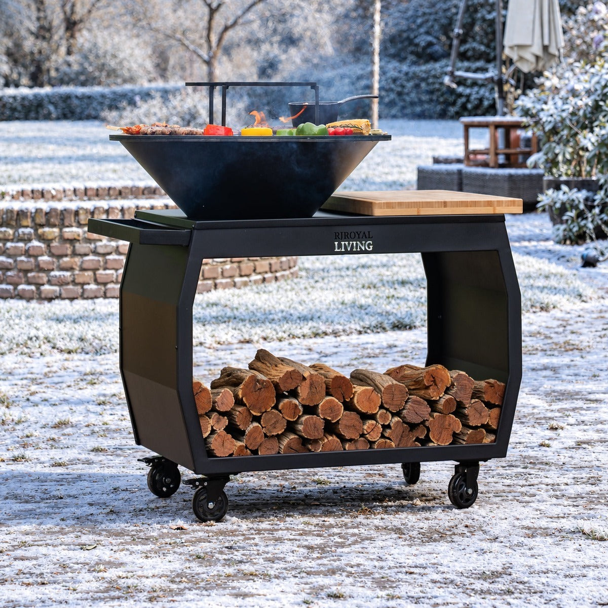 BBQ Plancha Grill Big Jack Black 3.0 - With poker and wood storage — winter setting