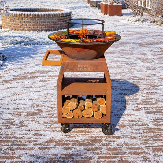 BBQ Plancha Grill Maestro Ø70cm Corten steel - With large wheels and wood storage — winter setting