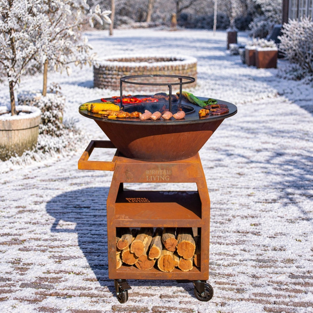 BBQ Plancha Grill Maestro XXL Ø80cm Corten steel - With poker and wood storage — winter setting